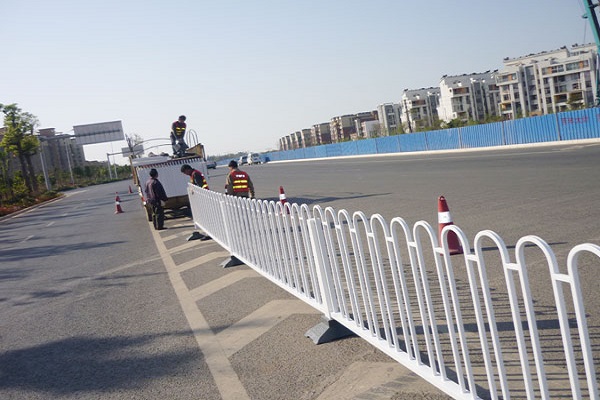 道路護欄怎么進行日常維護